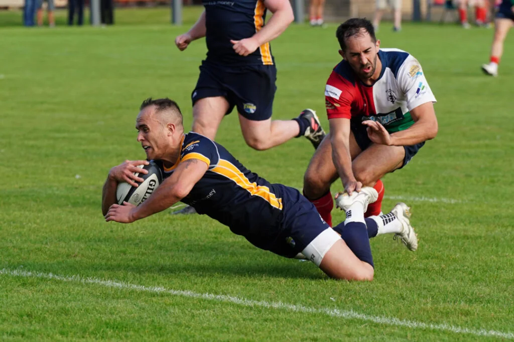 Ben Dixon scores v Ionians